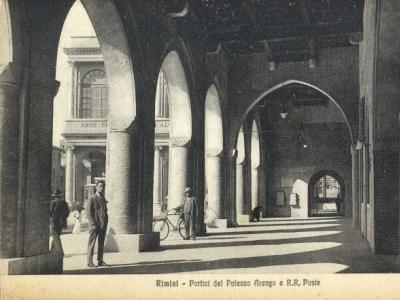 Rimini, Portici del Palazzo Arengo e R.R. Poste, ca. 1926