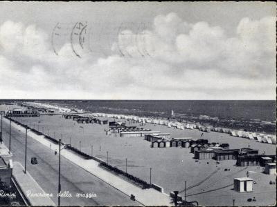 Rimini, panorama della spiaggia, ca. 1957