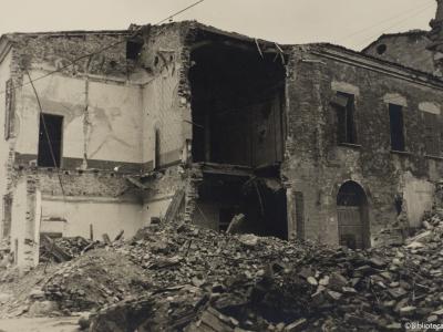 Rimini, via Tempio Malatestiano angolo via Mentana, 1944 (Foto Moretti Film, Album Maioli, 1943-1944)