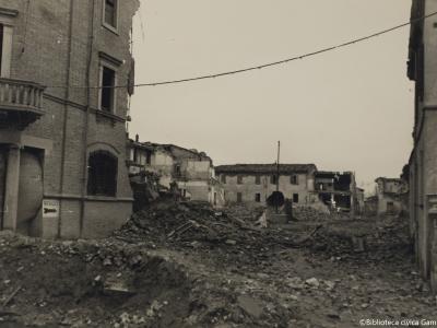Rimini, da via Gambalunga verso Corso Umberto I, 1944 (Foto Moretti Film, Album Maioli, 1943-1944)