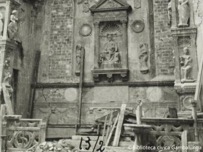 Rimini, interno del Tempio Malatestiano, Cappella di San Sigismondo, 1944 (Foto Moretti Film, album dei provini)