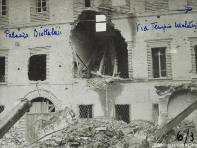 Rimini, via Tempio Malatestiano, Palazzo Diotallevi, 1944 (Foto Moretti Film, album dei provini)
