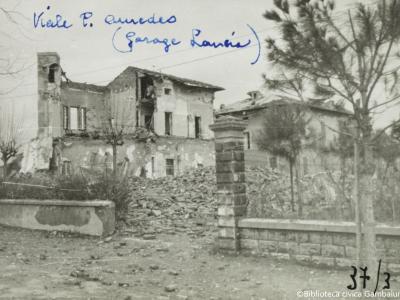 Rimini, viale Principe Amedeo, Garage Lancia, 1944 (Foto Moretti Film, album dei provini)