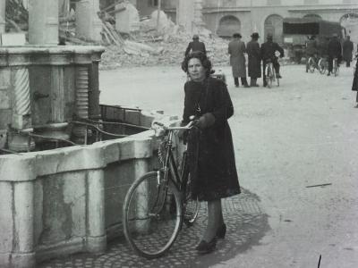 Rimini, Piazza Cavour, 1944 (Foto Moretti Film, album dei provini)