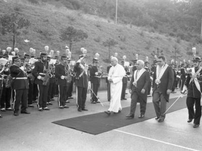 Il Papa sfila davanti alla Banda con i Capitani Reggenti (Foito D. Minghini)