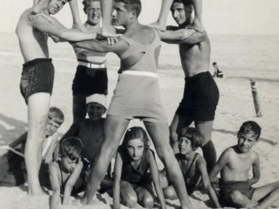 Rimini. Giochi in spiaggia, ca. 1932 (Raccolta storica, AFP 2110)