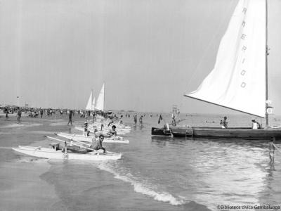 Rimini. La spiaggia, 1966 (Archivio APT, APT 118_005)