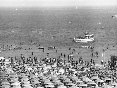 Rimini. Veduta della spiaggia, fot. Davide Minghini, 1984 (Archivio fotografico D. Minghini, MIN 12994_008)