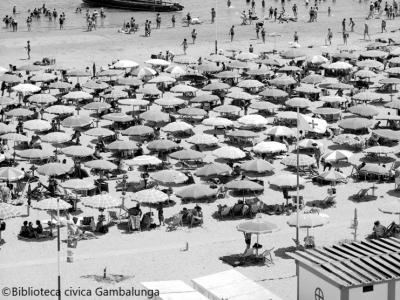 Rimini. Veduta della spiaggia di Marebello, fot. Josip Ciganovic, ca. 1960 (Archivio APT, APT 19_001)