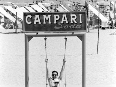 Rimini. L'altalena sul mare, fot. Josip Ciganovic, 1962 (Archivio APT, APT 36_045)