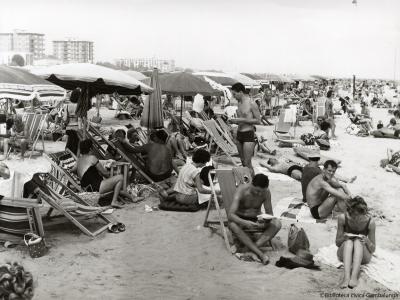 Rimini. La spiaggia, fot. Davide Minghini, 1970 (Raccolta storica, AFP 2059)