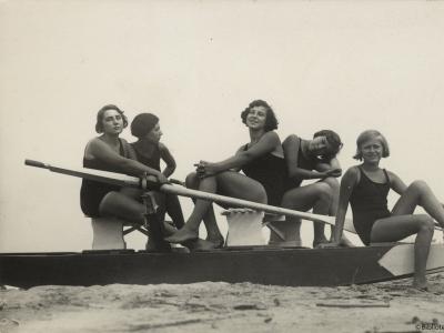 Rimini. Bagnanti in spiaggia, ca. 1920-1930 (Fondo Luigi Pasquini, FLPF 01513)