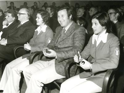 Da sinistra Patrizia Neri, Serafino Giani e Gabriella Marchi al discorso di fine anno del Sindaco nel 1972 (Foto D. Minghini)
