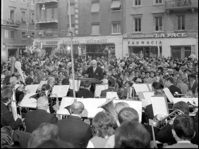 Tombola di beneficenza, Piazza Cavour, 14 ottobre 1970