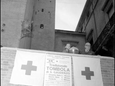 Tombola di beneficenza, Piazza Cavour, 14 ottobre 1970
