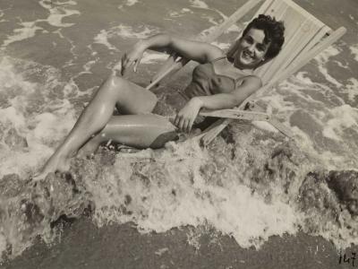 1951. Chiare, fresche, dolci acque… (sezione Tuffi e spruzzi) fotografia di Angelo Moretti da album Estate 1951 (afp_2696)